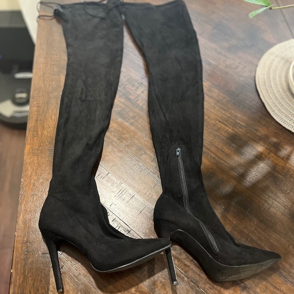 Knee high Black heeled boots - Picture 1 of 2